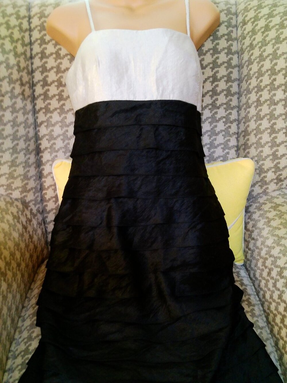 WILLOW GLENN NEW YORK DRESS SIZE 6 GEAT CONDITION